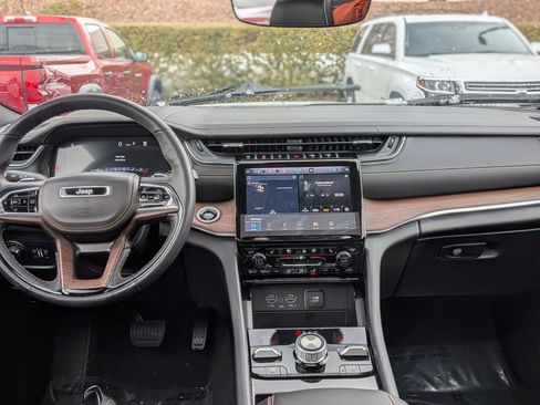 Used 2024 Jeep Grand Cherokee Summit image 19