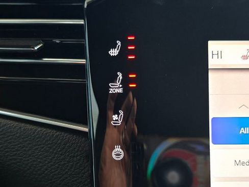 Certified 2024 Jeep Wagoneer Series II image 13