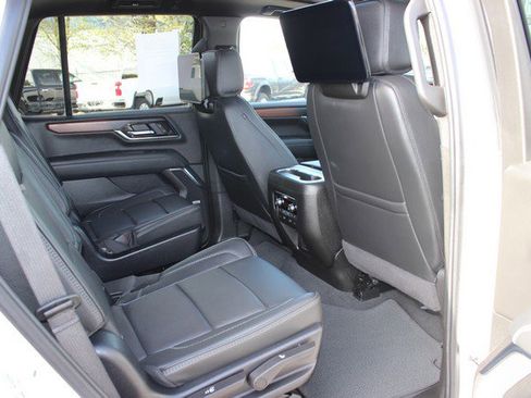 Used 2025 GMC Yukon Denali w/ Denali Reserve Package image 18