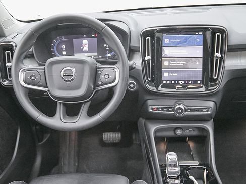 Certified 2024 Volvo XC40 B5 Plus w/ Protection Package Premier image 26