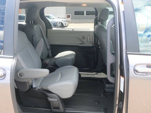 Used 2023 Toyota Sienna XLE AWD/4WD image 13