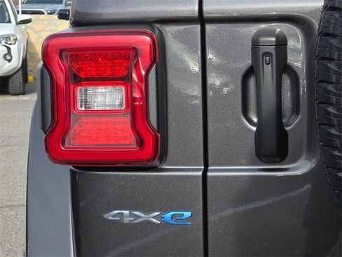 Used 2022 Jeep Wrangler Unlimited Sahara image 12