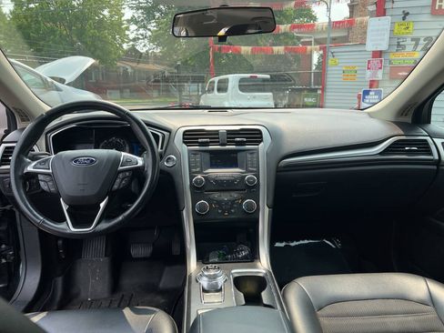 Used 2017 Ford Fusion SE w/ Equipment Group 601A FWD image 11