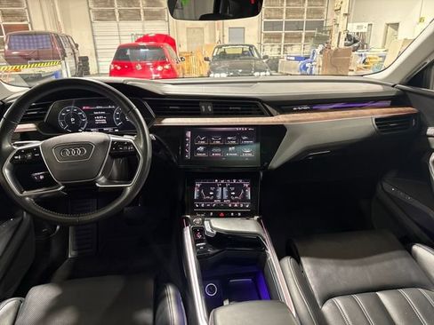 Used 2019 Audi e-tron Prestige w/ Prestige Package image 14