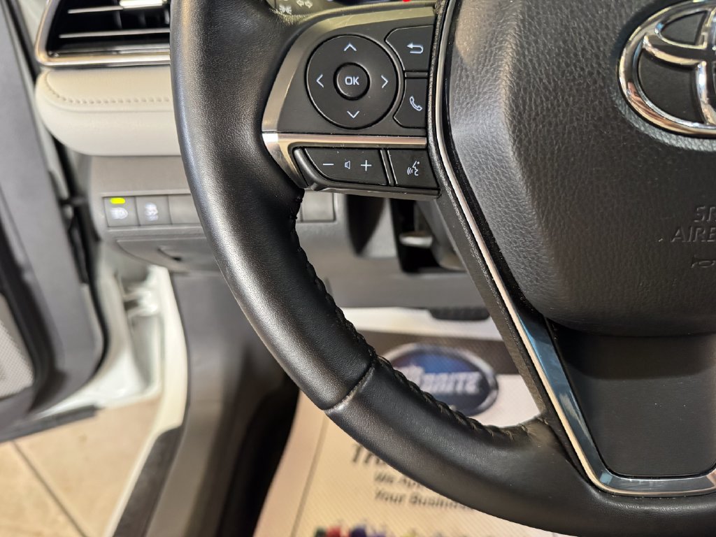 Used 2019 Toyota Camry XLE w/ Navigation Package FWD image 11