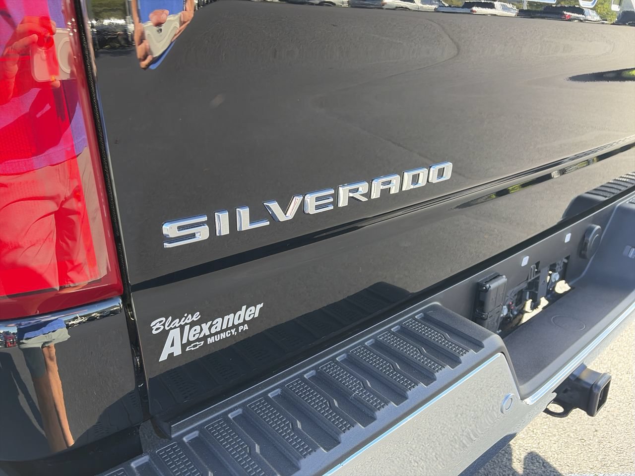 Used 2026 Chevrolet Silverado 1500 LTZ w/ Z71 Off-Road Package AWD/4WD image 11