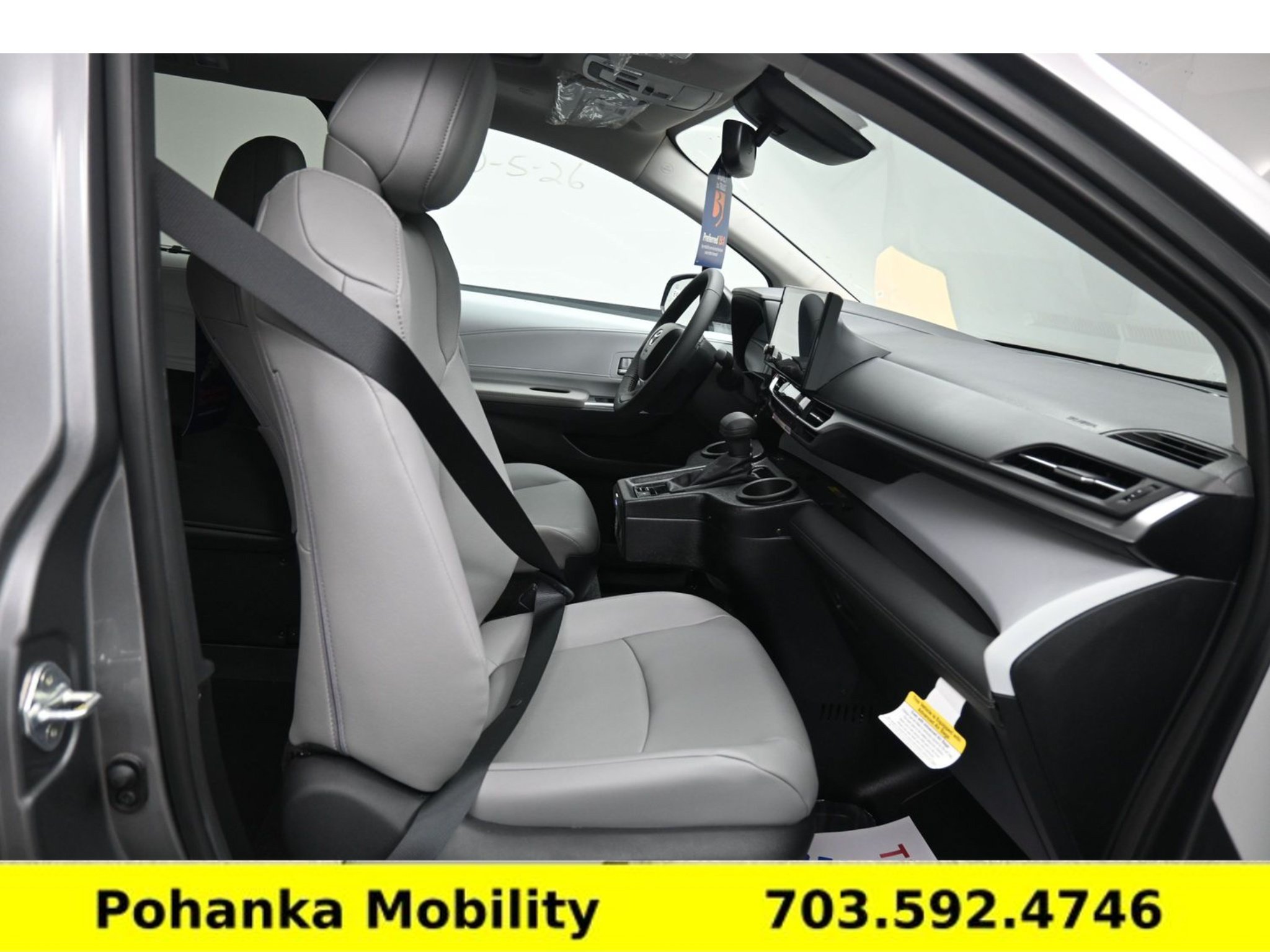 Used 2026 Toyota Sienna XLE FWD image 9