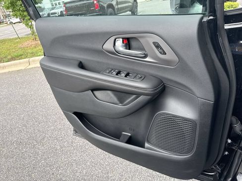 Used 2026 Chrysler Pacifica Select w/ S Appearance Package FWD image 18