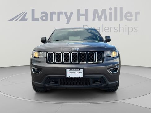 Used 2019 Jeep Grand Cherokee Laredo AWD/4WD image 9