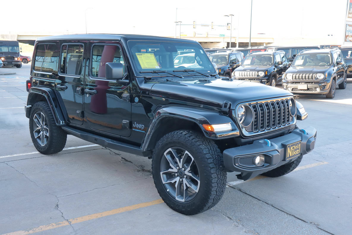 Used 2024 Jeep Wrangler Unlimited w/ LED Headlamp & Fog Lamp Group AWD/4WD image 4