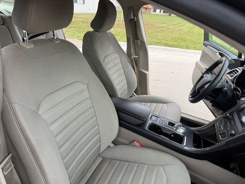 Used 2019 Ford Fusion SE image 22