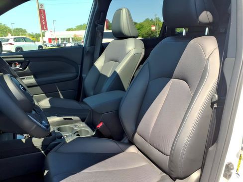 Used 2025 Subaru Forester Limited w/ Popular Package #1 AWD/4WD image 17