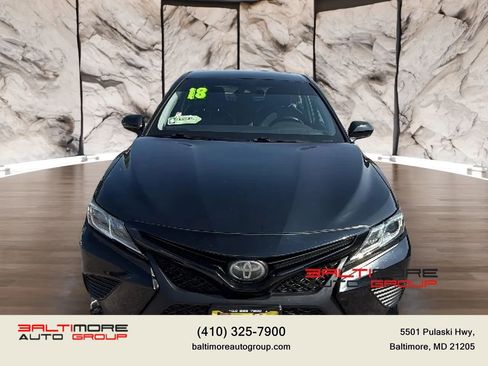 Used 2018 Toyota Camry SE FWD image 2