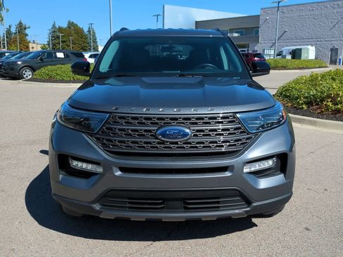 Used 2022 Ford Explorer XLT w/ Equipment Group 202A image 3