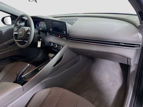 Used 2025 Hyundai Elantra SE FWD image 29