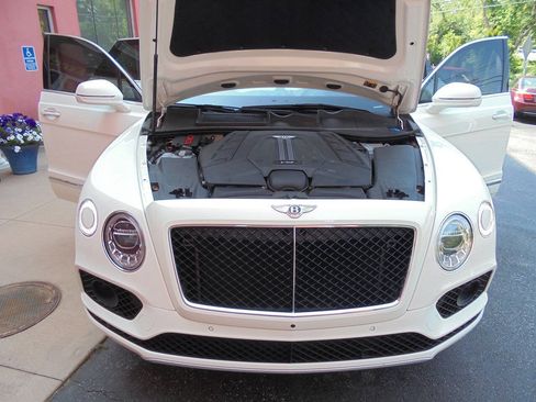 Used 2019 Bentley Bentayga AWD/4WD image 24