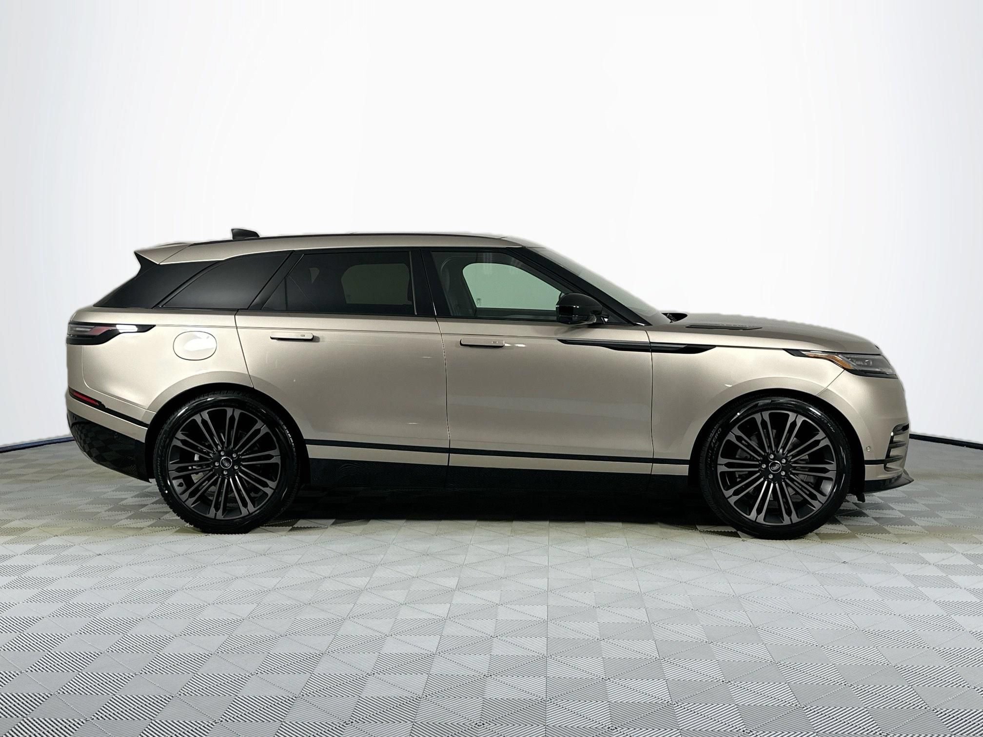 Used 2026 Land Rover Range Rover Velar Dynamic SE AWD/4WD image 4