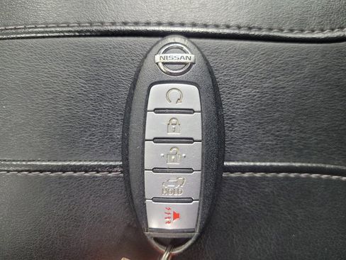 Used 2018 Nissan Rogue SV FWD image 32