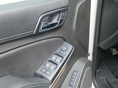 Used 2018 Chevrolet Suburban LT AWD/4WD image 12