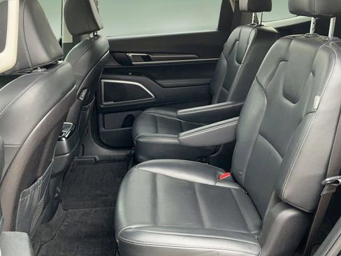 Used 2025 Kia Telluride S AWD/4WD image 13