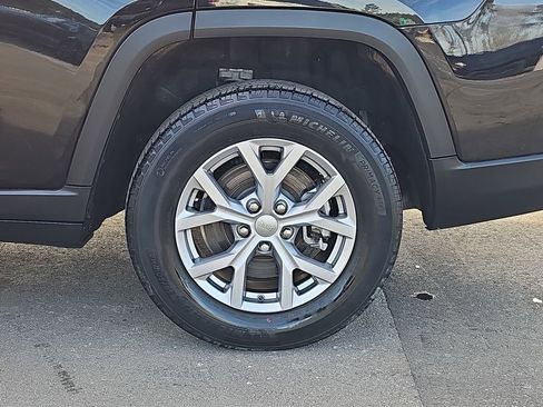 Used 2021 Jeep Grand Cherokee L Limited image 38