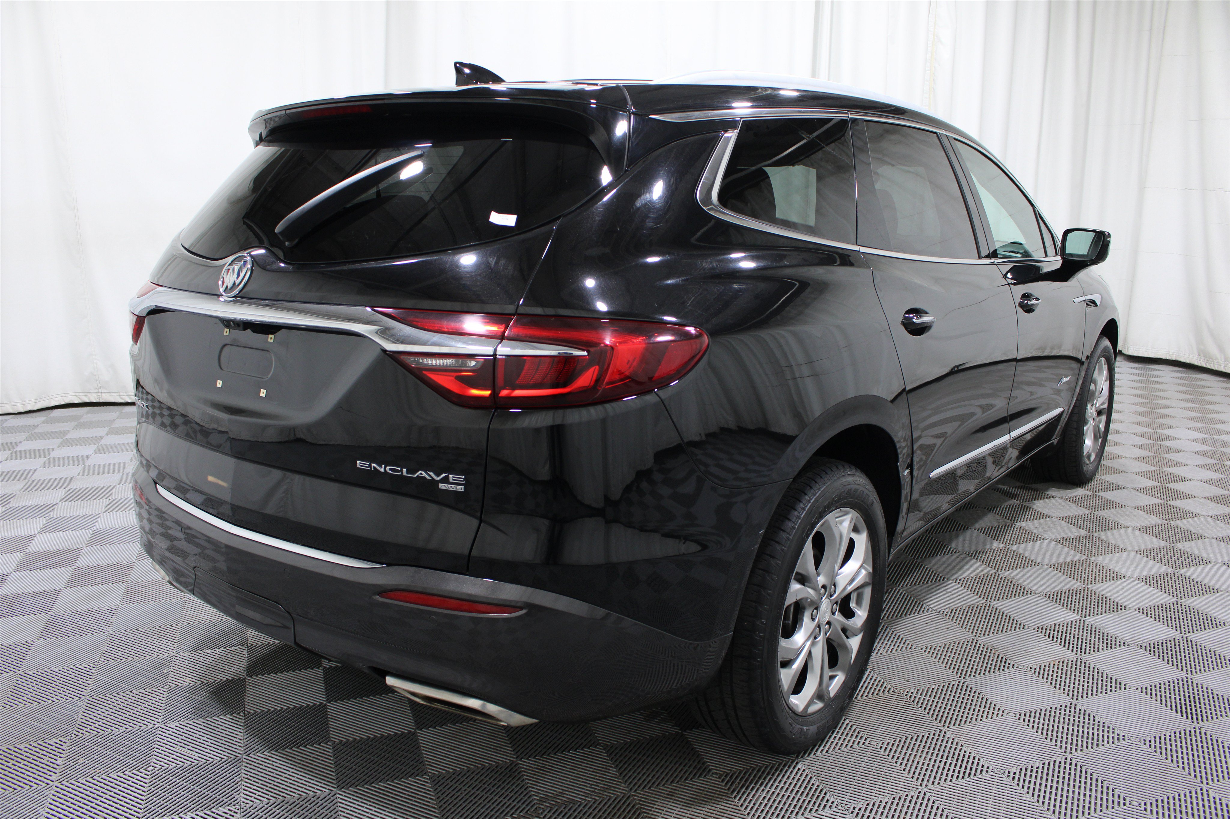 Used 2018 Buick Enclave Avenir w/ Avenir Technology Package AWD/4WD image 34