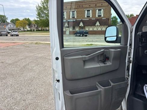 Used 2008 GMC Savana 2500 RWD image 9