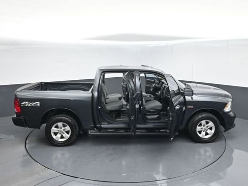 Used 2018 RAM 1500 Express AWD/4WD image 59