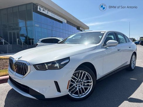 Certified 2024 BMW 530i w/ Premium Package RWD image 1