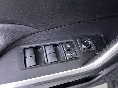 Used 2021 Toyota RAV4 LE AWD/4WD image 11