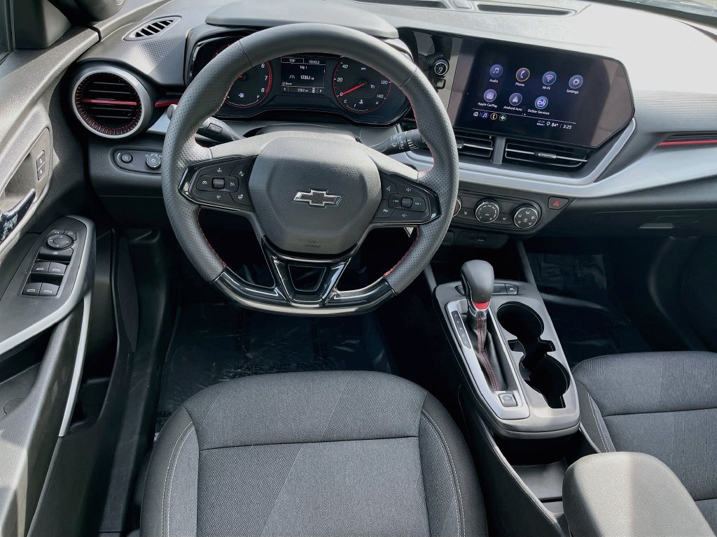Used 2026 Chevrolet Trax RS w/ Sunroof Package FWD image 21