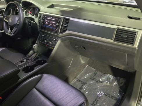 Certified 2021 Volkswagen Atlas Cross Sport SE w/ Panoramic Sunroof Package FWD image 18