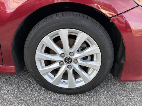 Used 2018 Toyota Camry LE FWD image 11