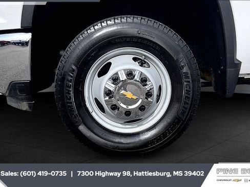 Used 2025 Chevrolet Silverado 3500 LT w/ Safety Package image 7