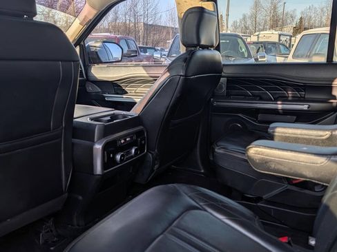 Used 2018 Ford Expedition Platinum image 28