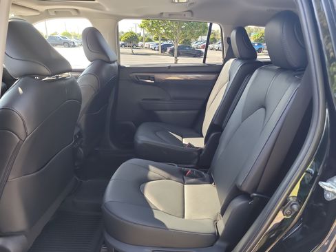 Certified 2026 Toyota Highlander Limited AWD/4WD image 15