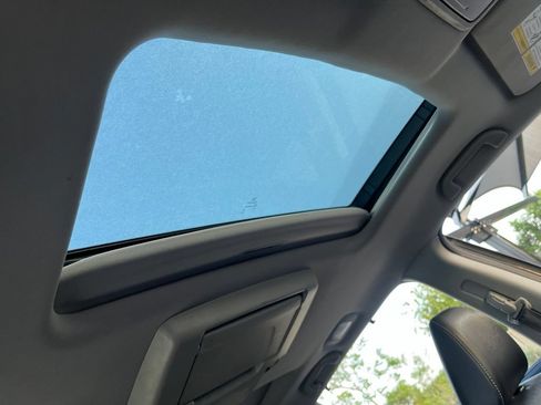 Used 2021 Honda Pilot Elite image 32