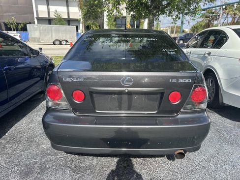 Used 2002 Lexus IS 300 image 4
