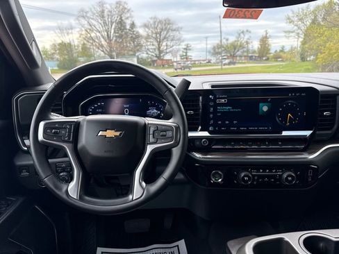 Used 2024 Chevrolet Silverado 1500 LT AWD/4WD image 19