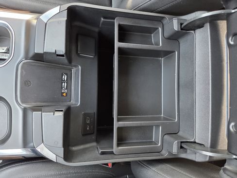 Used 2022 GMC Sierra 1500 SLT w/ SLT Convenience Package image 32