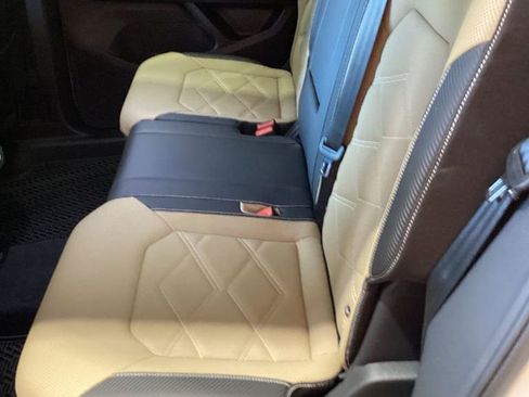 Used 2025 Volkswagen Atlas Cross Sport SE w/ Panoramic Sunroof Package image 8