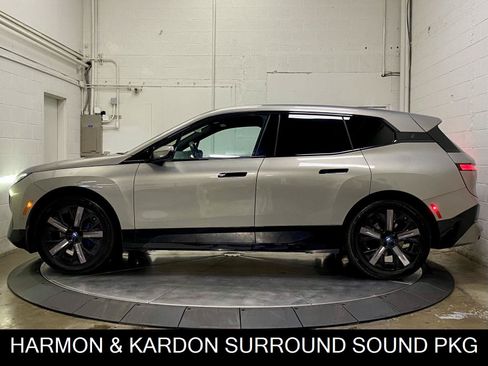 Used 2024 BMW iX xDrive50 w/ Sport Package AWD/4WD image 6