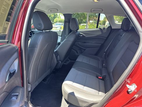 Used 2025 Chevrolet Trax LT w/ LT Convenience Package FWD image 31