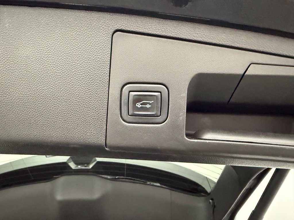 Used 2022 Cadillac XT4 Sport w/ Comfort Package AWD/4WD image 11