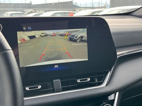 Used 2025 Chevrolet Equinox LT image 17