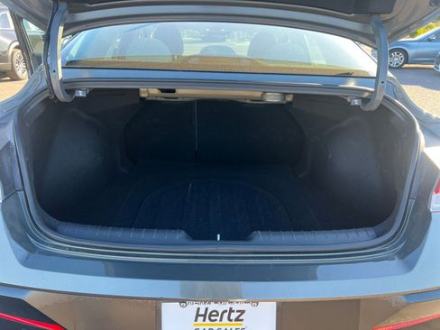 Used 2025 Hyundai Elantra Limited image 31