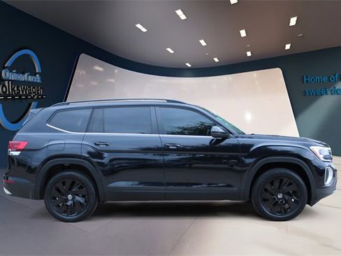 Certified 2025 Volkswagen Atlas SE image 4