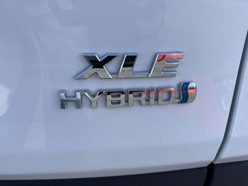 Used 2022 Toyota RAV4 XLE image 11