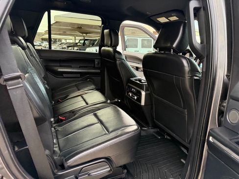 Used 2018 Ford Expedition XLT w/ Equipment Group 202A RWD image 16