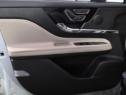 New 2026 Lincoln Corsair Premiere image 22